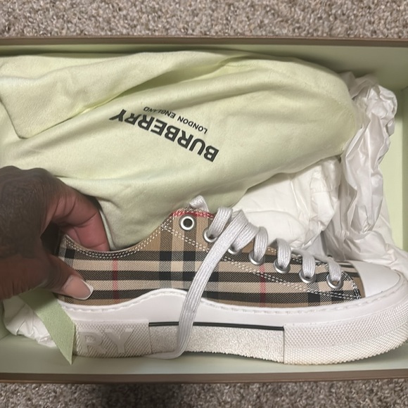 Burberry chucks Like new got one wear out of them. - Picture 2 of 7